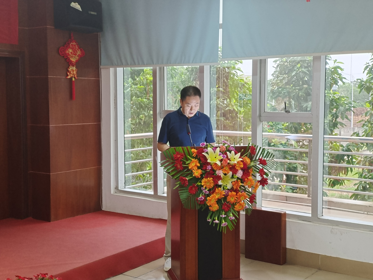 24 圖為劉副總經(jīng)理宣讀關(guān)于對祁路同志獲得2023年廣東省五一勞動獎?wù)鹿具M行表彰和開展學(xué)習(xí)的決定 24 圖為劉副總經(jīng)理宣讀關(guān)于對祁路同志獲得2023年廣東省五一勞動獎?wù)鹿具M行表彰和開展學(xué)習(xí)的決定