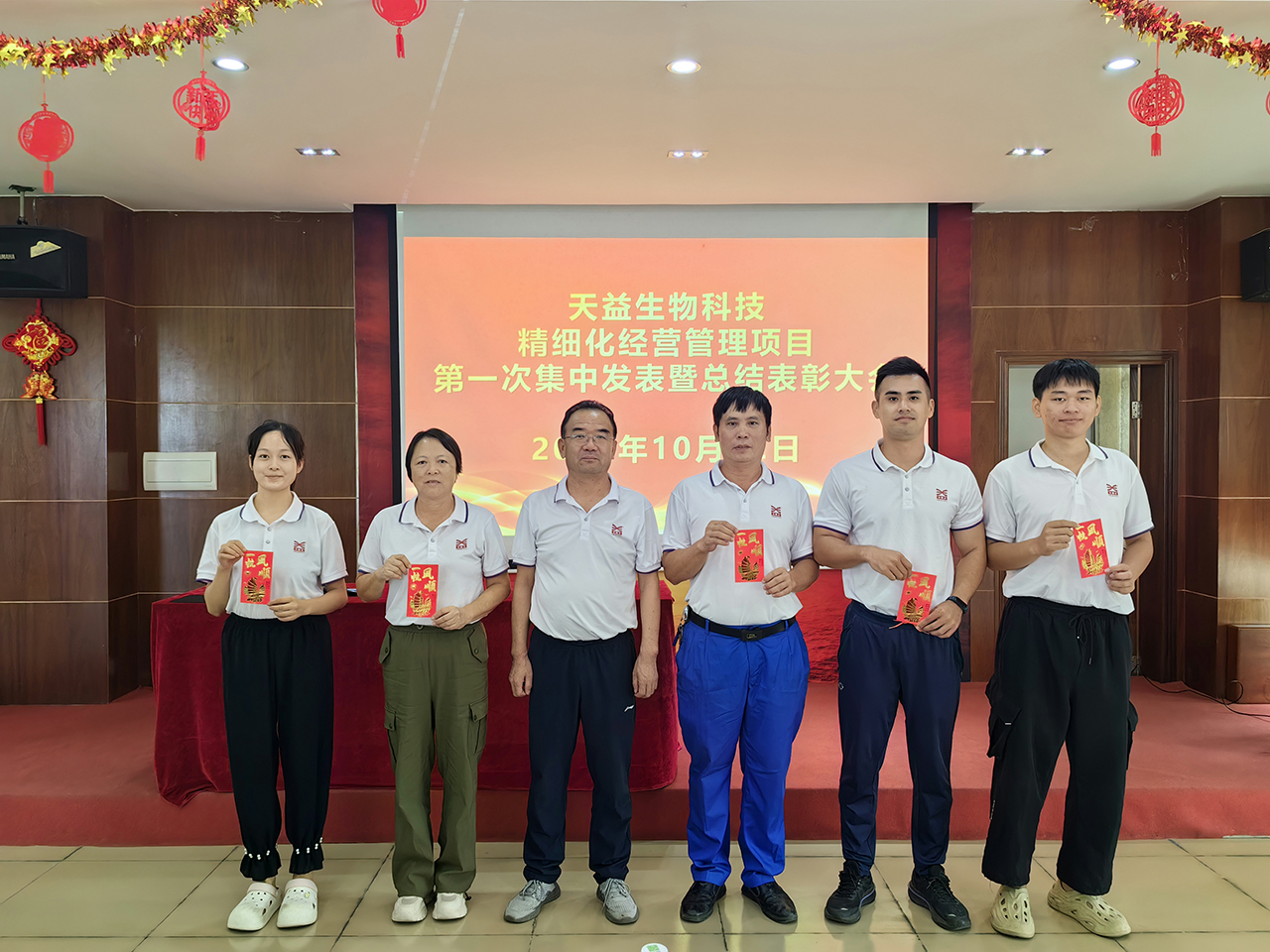 13 綜合得分第二名小組合影